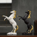 Carregue a imagem na visualização da galeria, Escultura de Cavalo em Resina: Elegância e Inspiração para Sua Decoração
