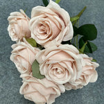 Carregue a imagem na visualização da galeria, Buquê de Rosas Artificiais Elegantes para Decoração de Casamento

