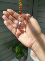 Carregue a imagem na visualização da galeria, Suncatcher de Cristal Arco-Íris para Meditação e Decoração
