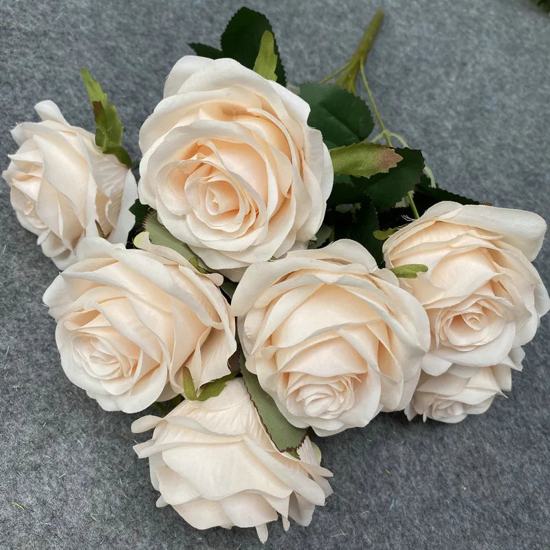 Buquê de Rosas Artificiais Elegantes para Decoração de Casamento