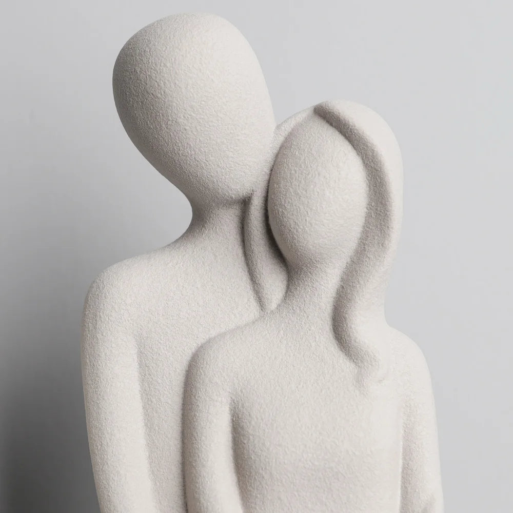 Escultura Abstrata de Casal em Cerâmica - Elegância e Amor