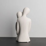 Carregue a imagem na visualização da galeria, Escultura Abstrata de Casal em Cerâmica - Elegância e Amor
