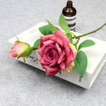 Carregue a imagem na visualização da galeria, Rosas de Seda Artificiais para Decoração Elegante
