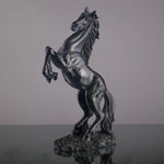 Carregue a imagem na visualização da galeria, Elegante Escultura de Cavalo em Resina - Decoração Interior
