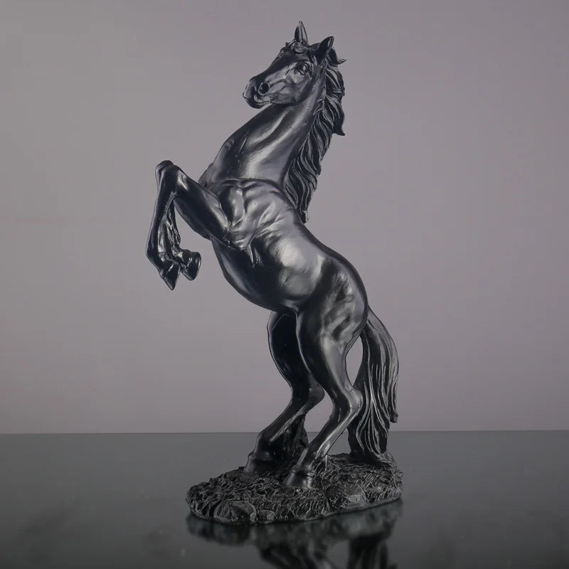 Elegante Escultura de Cavalo em Resina - Decoração Interior