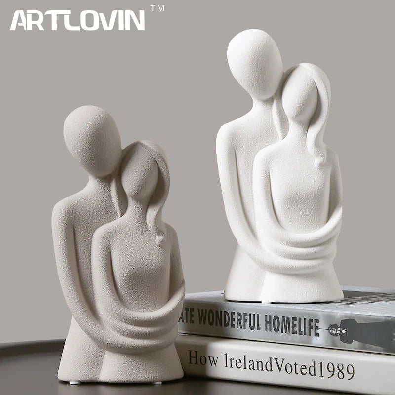 Escultura Abstrata de Casal em Cerâmica - Elegância e Amor