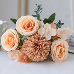 Carregue a imagem na visualização da galeria, Buquê Vintage de Flores Artificiais em Seda para Decoração Elegante

