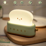 Carregue a imagem na visualização da galeria, Luz Noturna Kawaii Pão LED com Temporizador e Brilho Ajustável
