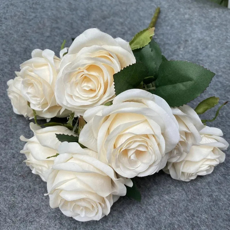 Buquê de Rosas Artificiais Elegantes para Decoração de Casamento
