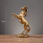 Carregue a imagem na visualização da galeria, Escultura de Cavalo em Resina: Elegância e Inspiração para Sua Decoração
