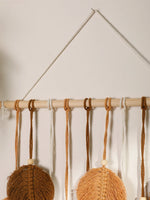 Carregue a imagem na visualização da galeria, Tapeçaria de Parede Macramé Boho: Charme e Elegância
