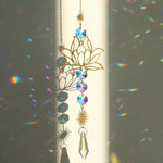 Carregue a imagem na visualização da galeria, Suncatcher de Metal e Cristal: Charme e Luz para Sua Casa
