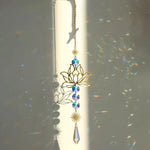 Carregue a imagem na visualização da galeria, Suncatcher de Metal e Cristal: Charme e Luz para Sua Casa
