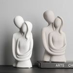 Carregue a imagem na visualização da galeria, Escultura Abstrata de Casal em Cerâmica - Elegância e Amor
